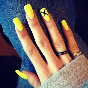 meissa-marie-green-nails-yellow-300x300