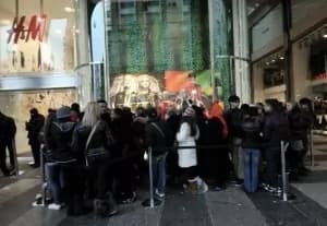 Versace for H&M, un successo clamoroso in barba alla crisi