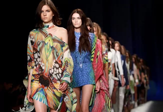 Moda – Moschino, Cavalli e Versace: le foto del terzo giorno
