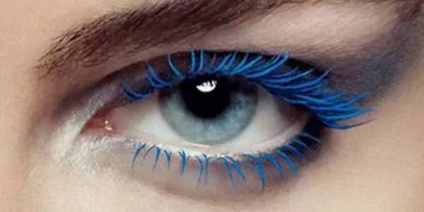 Mascara colorato per un look esplosivo