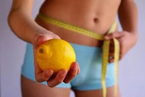 Combattere il gonfiore di pancia con la dieta del limone