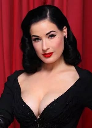 Dita Von Teese presenta la sua nuova collezione di lingerie