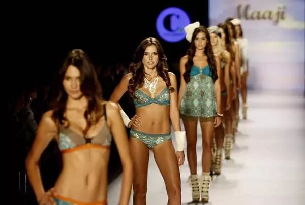 Costumi aggressivi per modelle da sogno