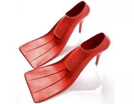 Le pinne col tacco per essere alla moda anche sott’acqua