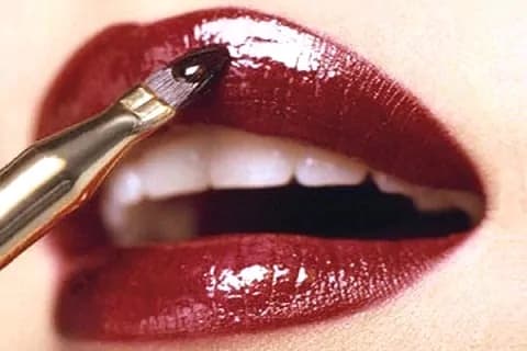 Tutti i “trucchi” per fare durare a lungo il rossetto