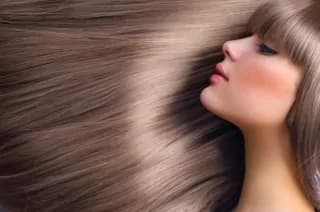 Come avere capelli perfetti senza doppie punte