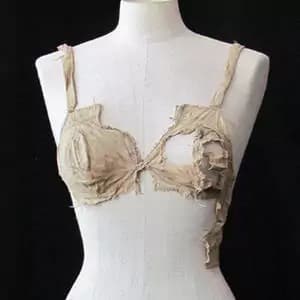 Il reggiseno ha 600 anni