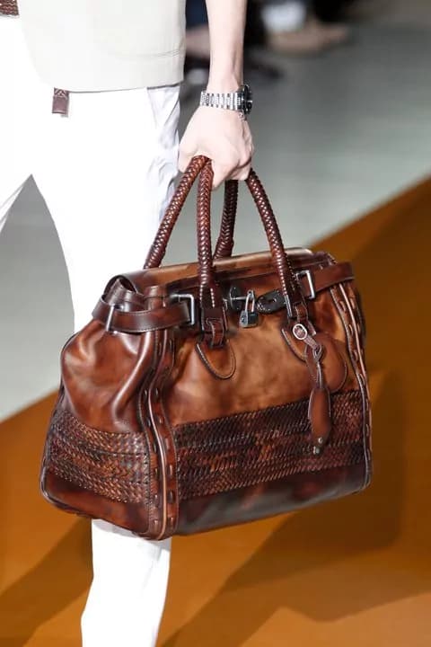 La borsa per uomo: le vendite in continua crescita per un mercato da 1 miliardo di dollari