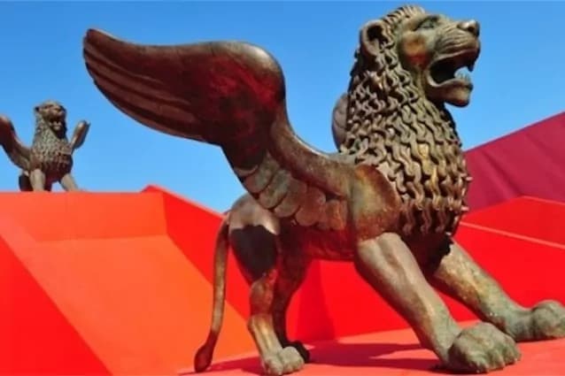 70/ma Mostra del cinema di Venezia, gli abiti più belli delle ultime edizioni (FOTO)