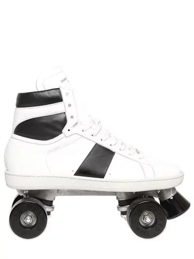 A ruba i roller skates di Yves Saint Laurent