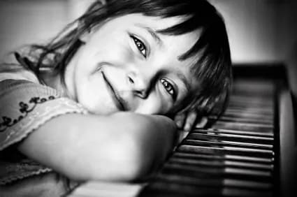 Suonare il pianoforte fa bene al cervello