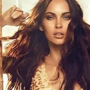 Megan Fox in animalier per la nuova campagna Avon