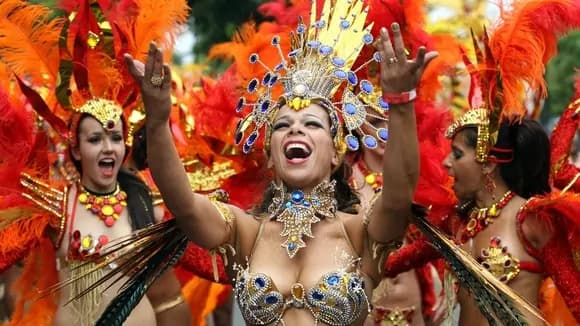 Un milione di persone al Carnevale di Notting Hill, il più grande street dance festival europeo