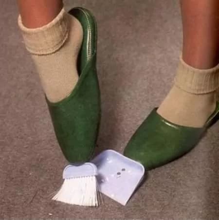 Come pulire casa con i piedi