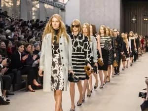 London Fashion Week: BURBERRY PRORSUM primavera/estate 2014 (VIDEO)
