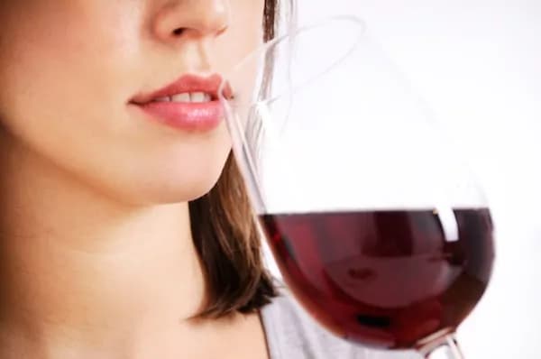 Ecco come cambia la pelle se si rinuncia all’alcol (FOTO)