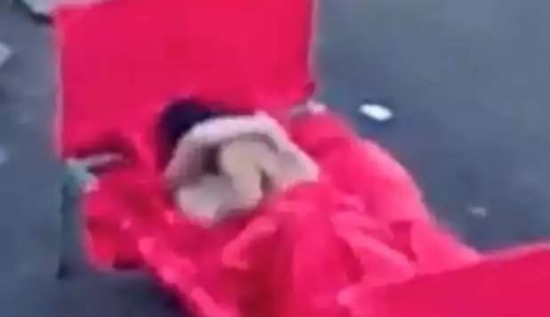 Fanno sesso in autostrada…a letto