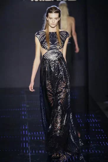 La donna diventa farfalla con Byblos