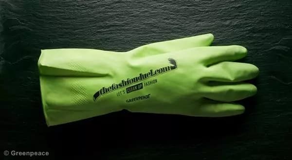 Greenpeace: a Milano Moda Donna sfila il flop della sostenibilità della moda italiana