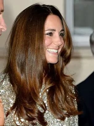 Kate Middleton sfavillante per il primo red carpet dopo la nascita del Principe George (FOTO)