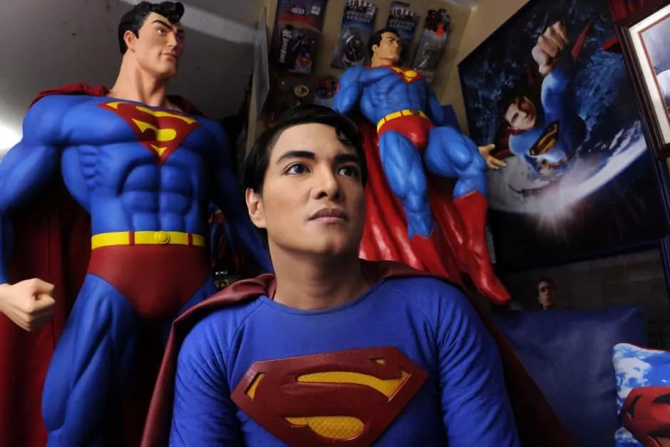 19 operazioni in 16 anni per diventare Superman! (FOTO)