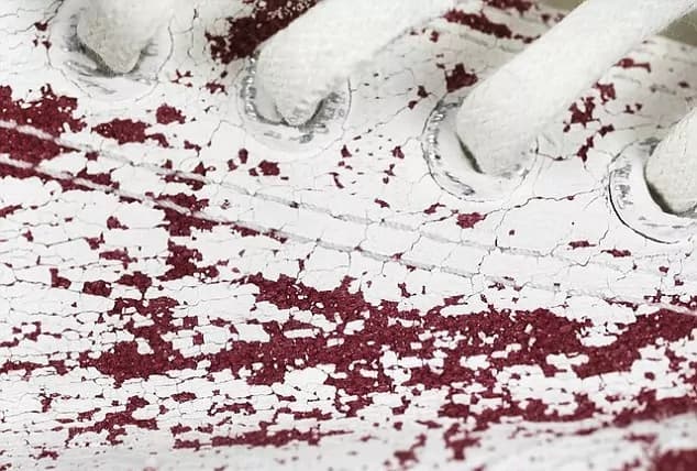 Dalla collaborazione tra Converse e Maison Martin Margiela nascono le scarpe da grattare