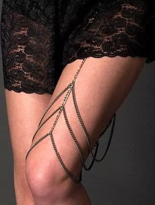 Le collane per gambe, la tendenza per la prossima stagione