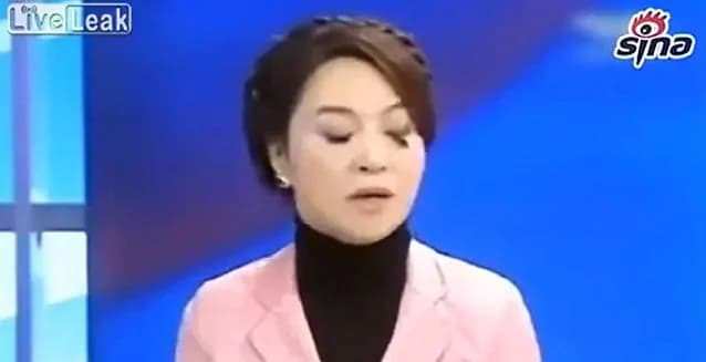 Ho qualcosa nell’occhio? Giornalista prosegue la diretta mentre le ciglia finte si staccano [VIDEO]