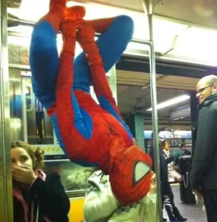 I personaggi bizzarri che potresti incontrare in metropolitana (FOTO)