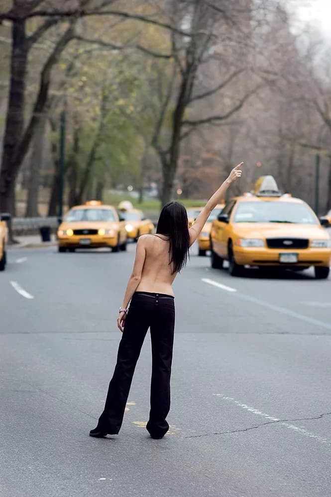 New York, donne in topless per protesta contro le convenzioni sociali [FOTO]