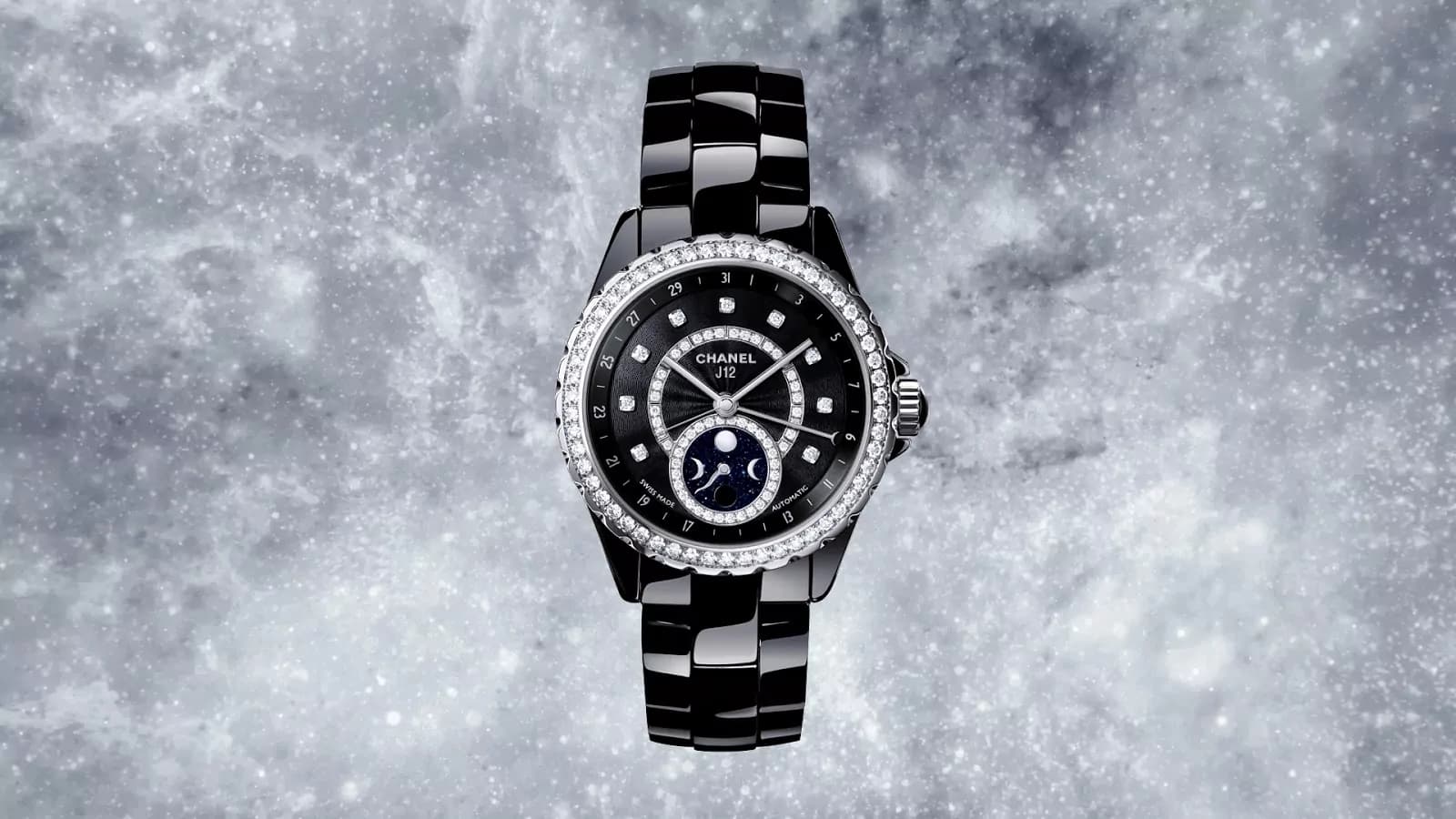 Chanel J12 Moonphase, l’orologio in ceramica con le fasi lunari