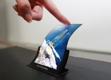 Finalmente lo schermo indistruttibile: LG presenta il display flessibile