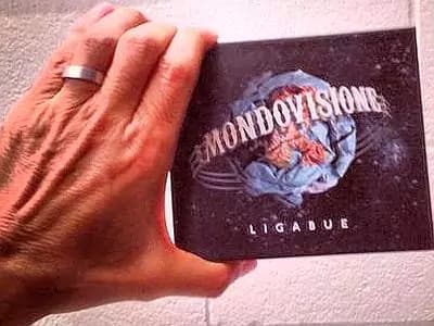 Svelata la copertina di “Mondovisione” il nuovo album di Ligabue