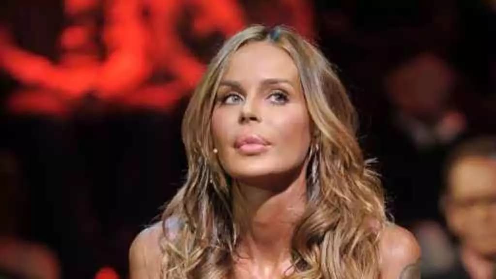 Nina Moric shock: “Da bambina mio padre mi violentava”