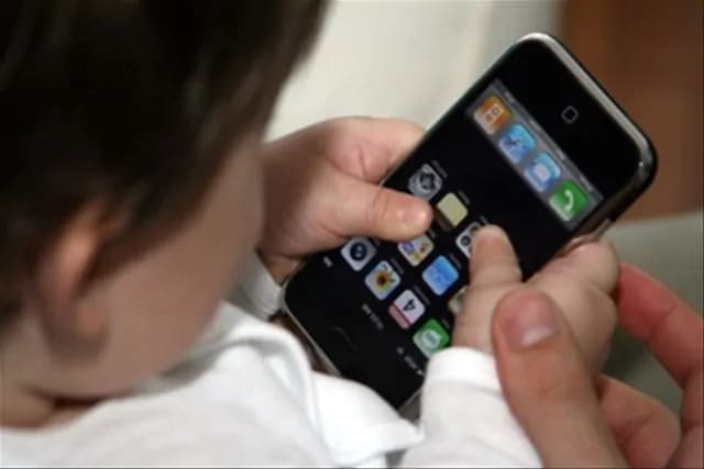 Vendono la figlia per poter comprare un iPhone