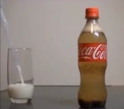 Ecco cosa succede mescolando latte e coca cola (VIDEO)