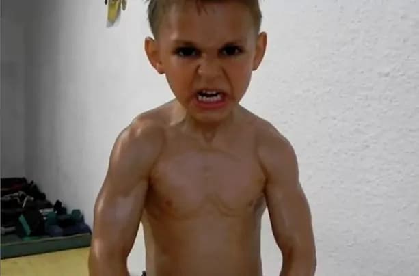 Shock: Giuliano Stroe il bambino di 9 anni più forte del mondo (FOTO e VIDEO)