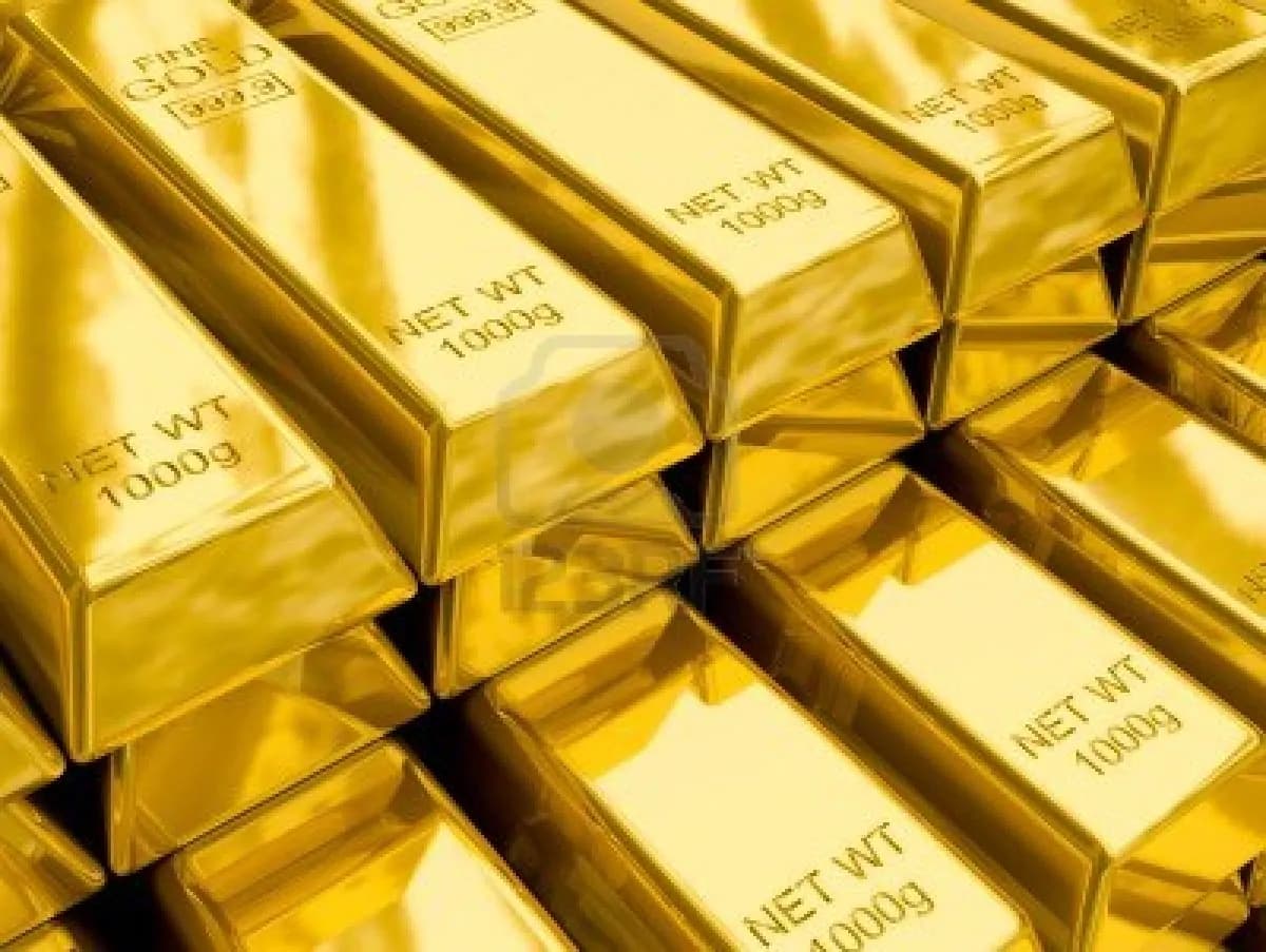 Non vuole pagare il mantenimento alla moglie, getta 500.000 dollari nella spazzatura