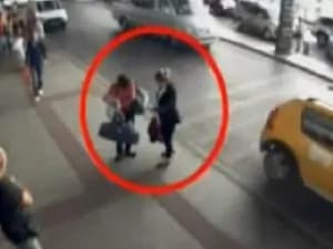 Tenta di vendere il figlio di quattro mesi per 365 euro [VIDEO]