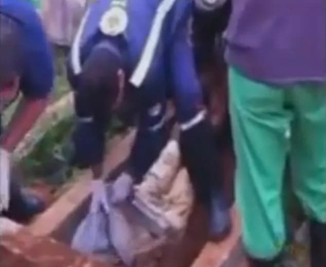 Sepolto vivo, donna sente lamenti e lo salva [VIDEO]