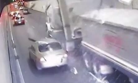 Ci passo! Ci passo! Camion troppo alto per il tunnel [VIDEO]
