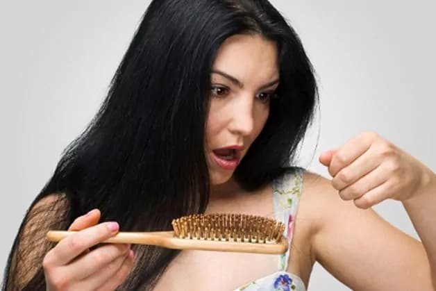 S.O.S caduta capelli?! Ecco come contrastarla ed avere una chioma forte e fluente!