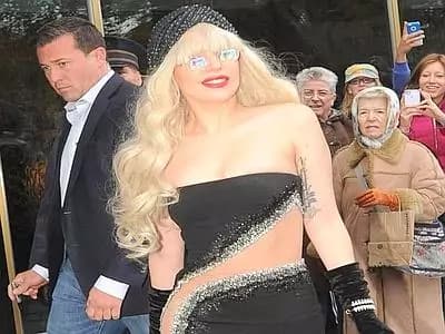 Avvistata Lady Gaga in total look Versace