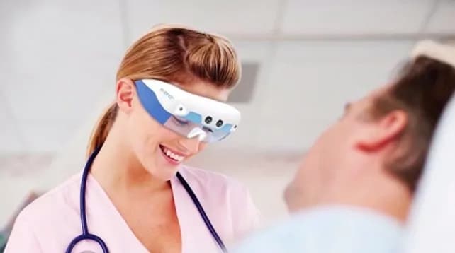 Eyes-on: gli occhiali intelligenti che vedono attraverso la pelle