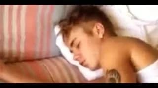 Justin Bieber, parla la ragazza che lo ha filmato mentre dormiva [VIDEO]
