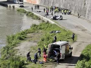 Roma, venditori ambulanti di buttano nel Tevere per sfuggire alla polizia