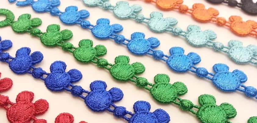 Cruciani C sbarca a Londra con i braccialetti Disney all’ Hamleys Toy Shop