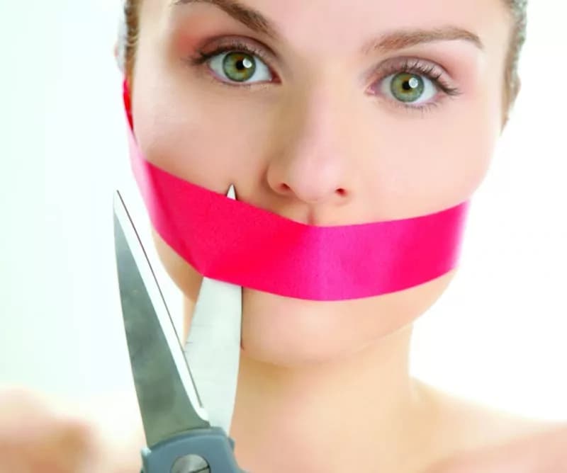 Alitosi o alito cattivo: cause, rimedi naturali e prevenzione