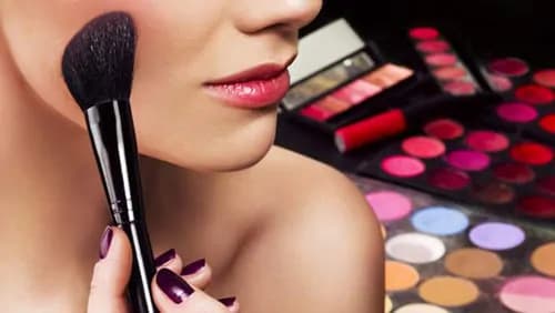Cosmetici: come riconoscere quelli contraffatti ed evitare gli ingredienti dannosi