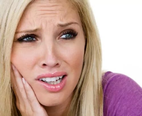 Mal di denti: come alleviare il dolore intenso e l’infiammazione gengivale con i rimedi naturali